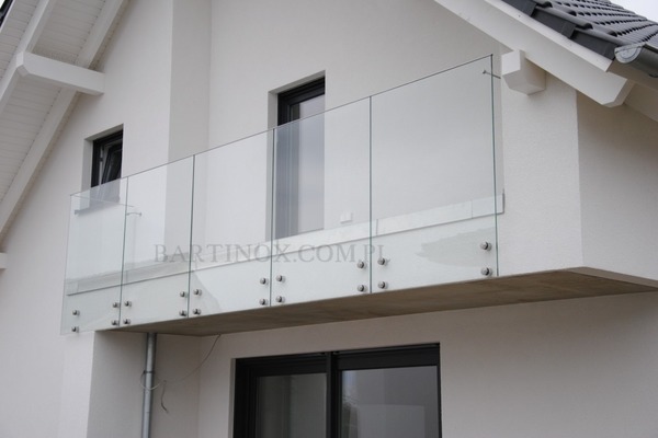 Balustrady całoszklane samonośne .Balustrady do samodzielnego montażu.