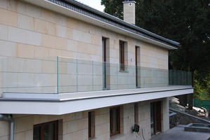 Balustrady całoszklane na balkon taras